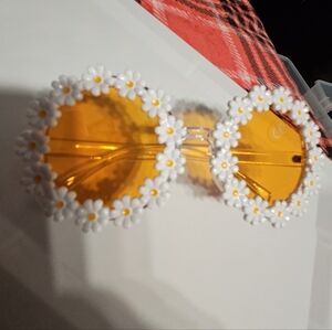 SHEIN White Daisy Trim Amber Lens Round Sunglasses